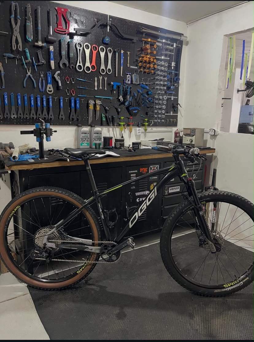 Bicicleta remontada e pronta após a revisão completa